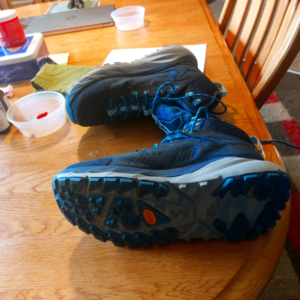 Size 9 womens hoka oneone hiking boots